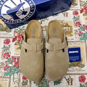👑POSH NWT Women's Taupe Suede Birkenstock Boston Shoes - Narrow Fit